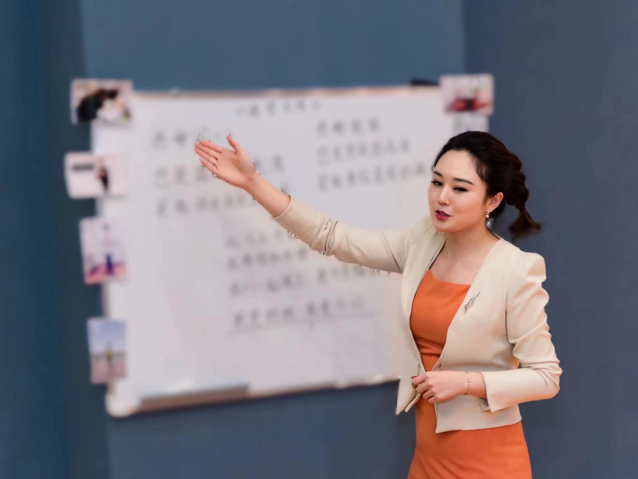 博思花艺婚庆教育,婚庆培训,花艺培训,插花培训,花艺师培训,主持人培训,商务主持人培训,花店运营培训,花店全系统营销,小白开花店,小白学主持,金玺棠婚庆酒店,金玺棠总部,郑州金麻雀教育科技有限公司 博思花艺婚庆教育,婚庆培训,花艺培训,插花培训,花艺师培训,主持人培训,商务主持人培训,花店运营培训,花店全系统营销,小白开花店,小白学主持,金玺棠婚庆酒店,金玺棠总部,郑州金麻雀教育科技有限公司