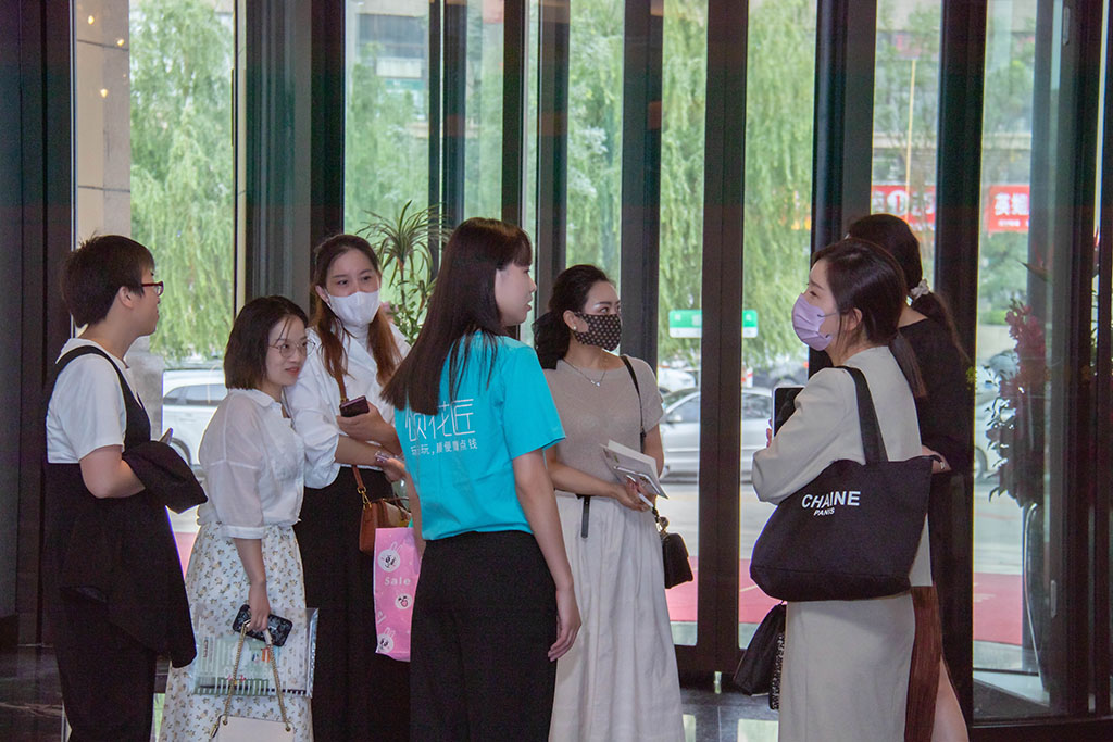 博思花艺婚庆教育，婚庆培训，花艺培训，插花培训，花艺师培训，主持人培训，商务主持人培训，花店运营培训，花店全系统营销，小白开花店，小白学主持，金玺棠婚庆酒店，金玺棠总部，郑州金麻雀教育科技有限公司