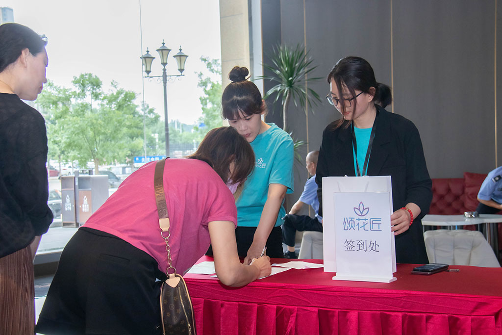 博思花艺婚庆教育，婚庆培训，花艺培训，插花培训，花艺师培训，主持人培训，商务主持人培训，花店运营培训，花店全系统营销，小白开花店，小白学主持，金玺棠婚庆酒店，金玺棠总部，郑州金麻雀教育科技有限公司