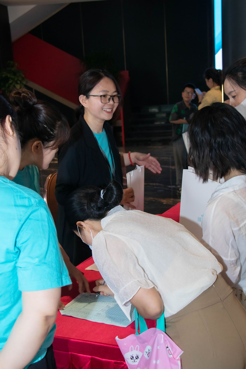 博思花艺婚庆教育，婚庆培训，花艺培训，插花培训，花艺师培训，主持人培训，商务主持人培训，花店运营培训，花店全系统营销，小白开花店，小白学主持，金玺棠婚庆酒店，金玺棠总部，郑州金麻雀教育科技有限公司