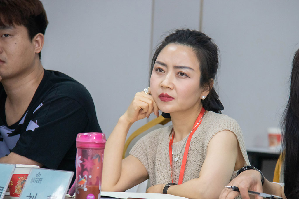 博思花艺婚庆教育，婚庆培训，花艺培训，插花培训，花艺师培训，主持人培训，商务主持人培训，花店运营培训，花店全系统营销，小白开花店，小白学主持，金玺棠婚庆酒店，金玺棠总部，郑州金麻雀教育科技有限公司