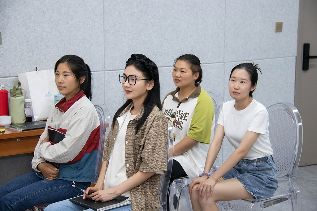 博思花艺婚庆教育,婚庆培训,花艺培训,插花培训,花艺师培训,主持人培训,商务主持人培训,花店运营培训,花店全系统营销,小白开花店,小白学主持,金玺棠婚庆酒店,金玺棠总部,郑州金麻雀教育科技有限公司 博思花艺婚庆教育,婚庆培训,花艺培训,插花培训,花艺师培训,主持人培训,商务主持人培训,花店运营培训,花店全系统营销,小白开花店,小白学主持,金玺棠婚庆酒店,金玺棠总部,郑州金麻雀教育科技有限公司