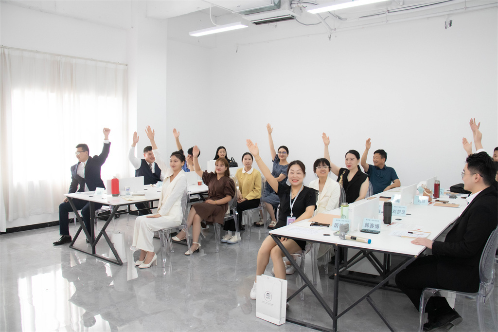 博思花艺婚庆教育，婚庆培训，花艺培训，插花培训，花艺师培训，主持人培训，商务主持人培训，花店运营培训，花店全系统营销，小白开花店，小白学主持，金玺棠婚庆酒店，金玺棠总部，郑州金麻雀教育科技有限公司