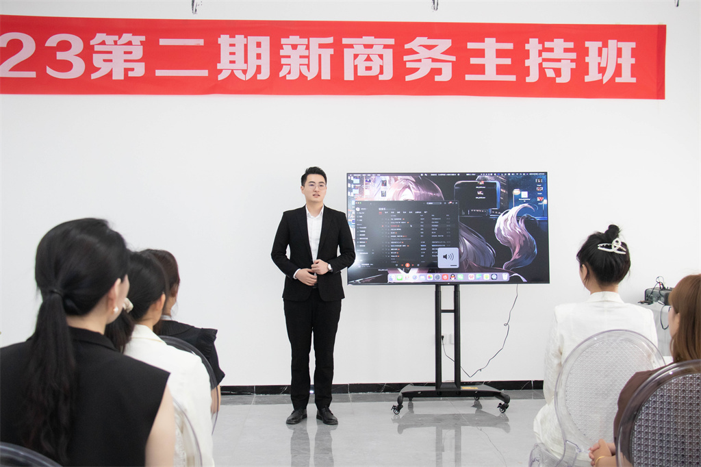 博思花艺婚庆教育，婚庆培训，花艺培训，插花培训，花艺师培训，主持人培训，商务主持人培训，花店运营培训，花店全系统营销，小白开花店，小白学主持，金玺棠婚庆酒店，金玺棠总部，郑州金麻雀教育科技有限公司