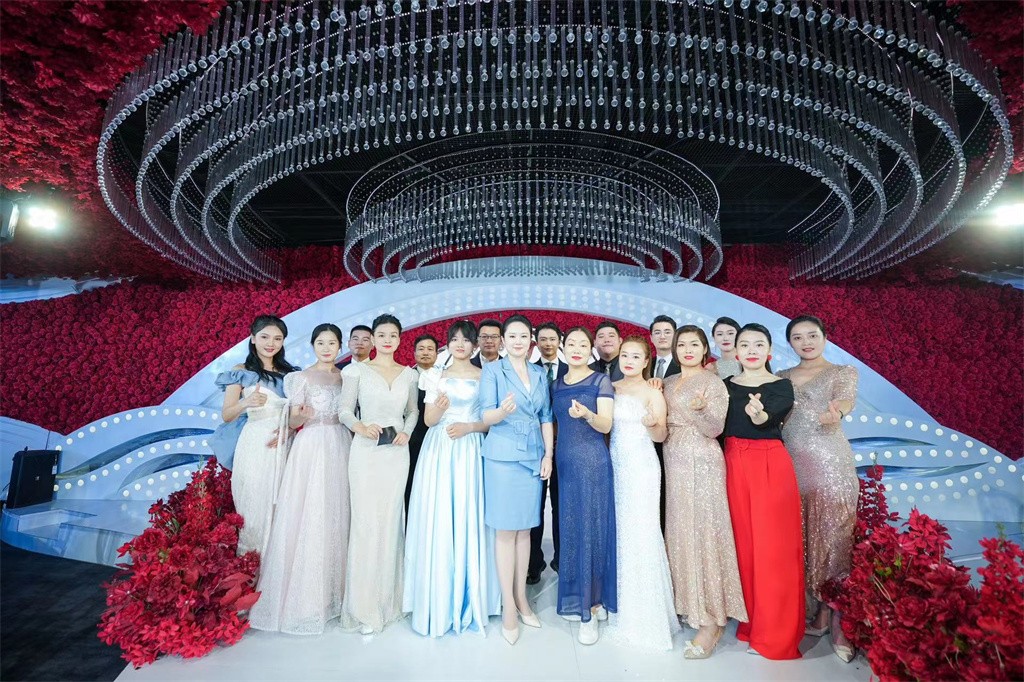 博思花艺婚庆教育，婚庆培训，花艺培训，插花培训，花艺师培训，主持人培训，商务主持人培训，花店运营培训，花店全系统营销，小白开花店，小白学主持，金玺棠婚庆酒店，金玺棠总部，郑州金麻雀教育科技有限公司