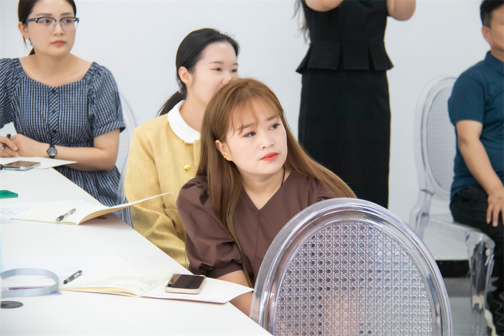 博思花艺婚庆教育，婚庆培训，花艺培训，插花培训，花艺师培训，主持人培训，商务主持人培训，花店运营培训，花店全系统营销，小白开花店，小白学主持，金玺棠婚庆酒店，金玺棠总部，郑州金麻雀教育科技有限公司