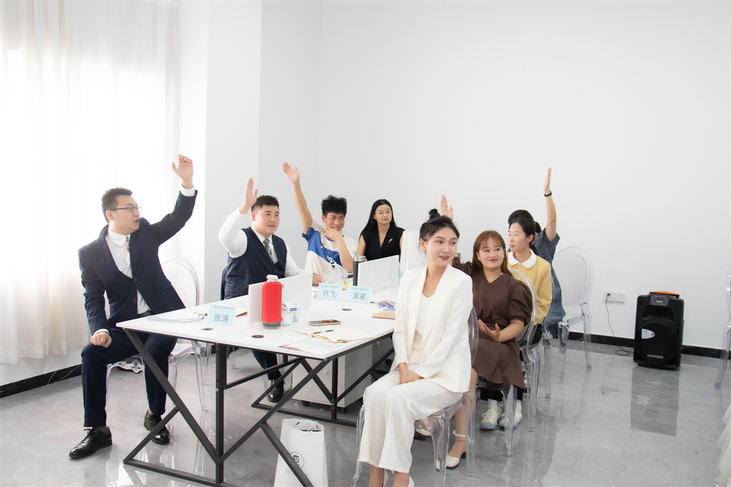 博思花艺婚庆教育，婚庆培训，花艺培训，插花培训，花艺师培训，主持人培训，商务主持人培训，花店运营培训，花店全系统营销，小白开花店，小白学主持，金玺棠婚庆酒店，金玺棠总部，郑州金麻雀教育科技有限公司