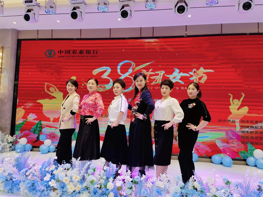 博思花艺婚庆教育,婚庆培训,花艺培训,插花培训,花艺师培训,主持人培训,商务主持人培训,花店运营培训,花店全系统营销,小白开花店,小白学主持,金玺棠婚庆酒店,金玺棠总部,郑州金麻雀教育科技有限公司 博思花艺婚庆教育,婚庆培训,花艺培训,插花培训,花艺师培训,主持人培训,商务主持人培训,花店运营培训,花店全系统营销,小白开花店,小白学主持,金玺棠婚庆酒店,金玺棠总部,郑州金麻雀教育科技有限公司