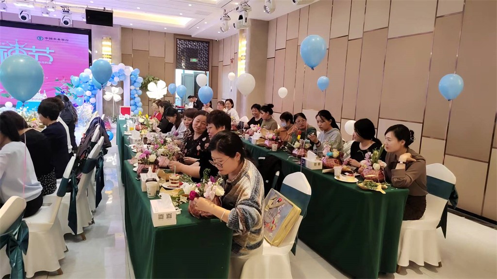 博思花艺婚庆教育,婚庆培训,花艺培训,插花培训,花艺师培训,主持人培训,商务主持人培训,花店运营培训,花店全系统营销,小白开花店,小白学主持,金玺棠婚庆酒店,金玺棠总部,郑州金麻雀教育科技有限公司 博思花艺婚庆教育,婚庆培训,花艺培训,插花培训,花艺师培训,主持人培训,商务主持人培训,花店运营培训,花店全系统营销,小白开花店,小白学主持,金玺棠婚庆酒店,金玺棠总部,郑州金麻雀教育科技有限公司