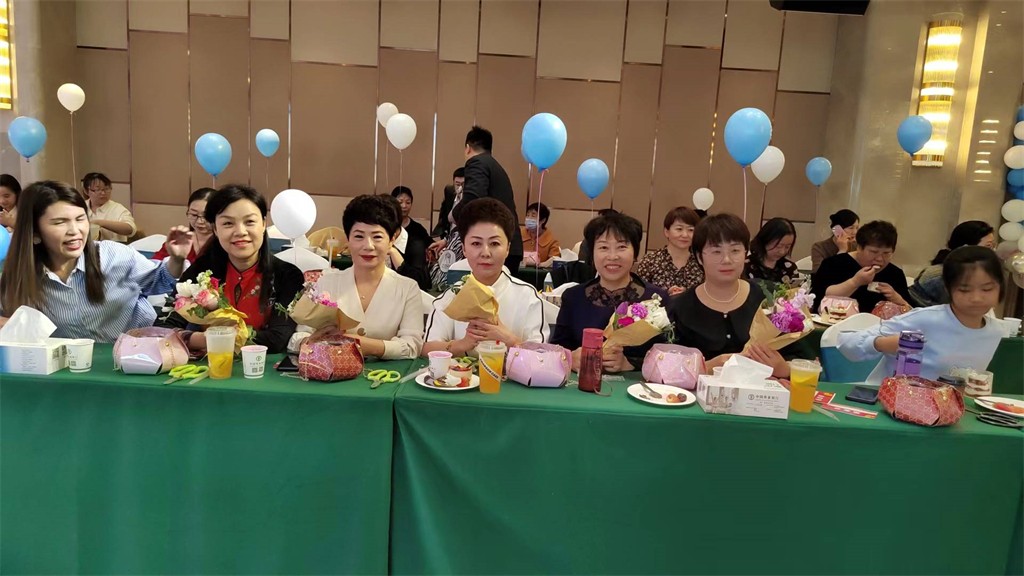 博思花艺婚庆教育,婚庆培训,花艺培训,插花培训,花艺师培训,主持人培训,商务主持人培训,花店运营培训,花店全系统营销,小白开花店,小白学主持,金玺棠婚庆酒店,金玺棠总部,郑州金麻雀教育科技有限公司 博思花艺婚庆教育,婚庆培训,花艺培训,插花培训,花艺师培训,主持人培训,商务主持人培训,花店运营培训,花店全系统营销,小白开花店,小白学主持,金玺棠婚庆酒店,金玺棠总部,郑州金麻雀教育科技有限公司