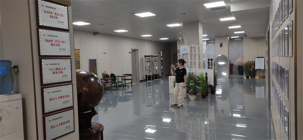 博思花艺婚庆教育，婚庆培训，花艺培训，插花培训，花艺师培训，主持人培训，商务主持人培训，花店运营培训，花店全系统营销，小白开花店，小白学主持，金玺棠婚庆酒店，金玺棠总部，郑州金麻雀教育科技有限公司