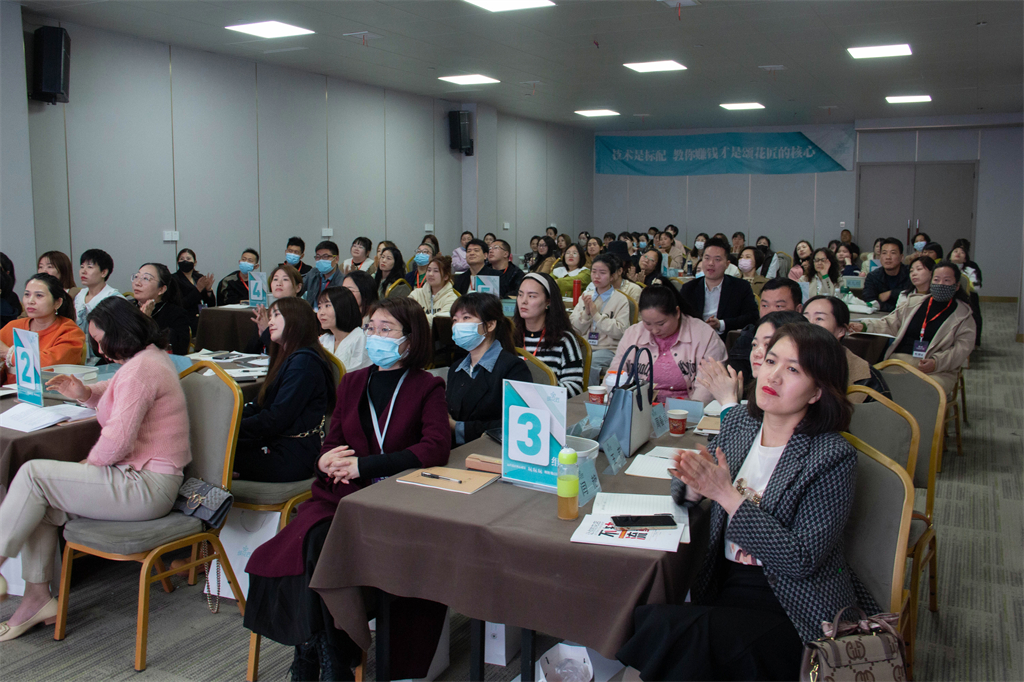 博思花艺婚庆教育，婚庆培训，花艺培训，插花培训，花艺师培训，主持人培训，商务主持人培训，花店运营培训，花店全系统营销，小白开花店，小白学主持，金玺棠婚庆酒店，金玺棠总部，郑州金麻雀教育科技有限公司