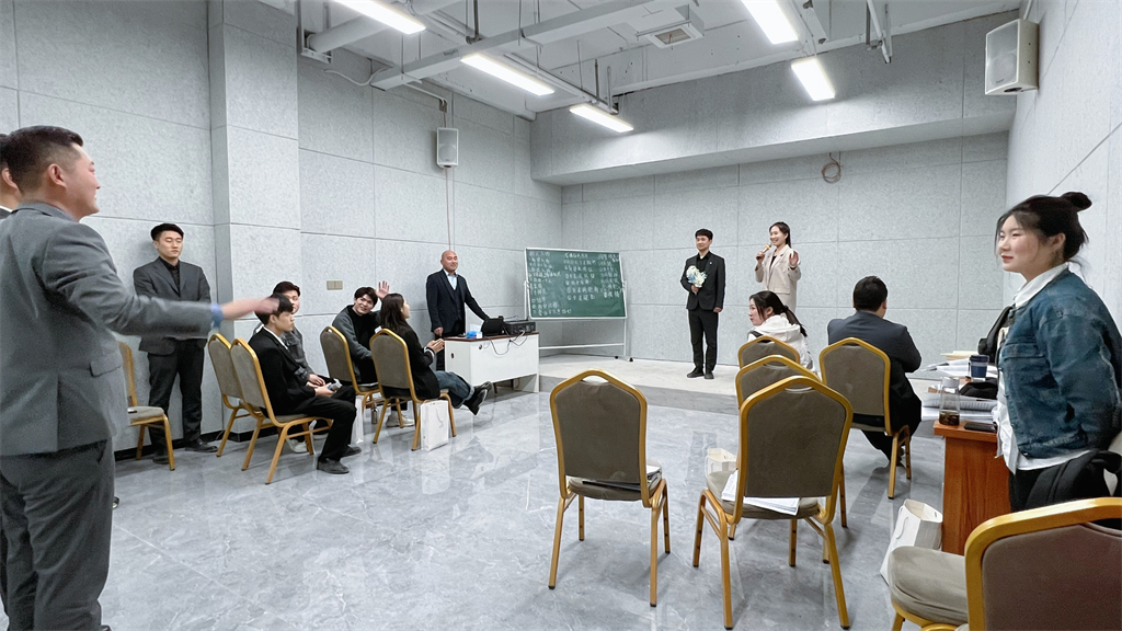 博思花艺婚庆教育，婚庆培训，花艺培训，插花培训，花艺师培训，主持人培训，商务主持人培训，花店运营培训，花店全系统营销，小白开花店，小白学主持，金玺棠婚庆酒店，金玺棠总部，郑州金麻雀教育科技有限公司