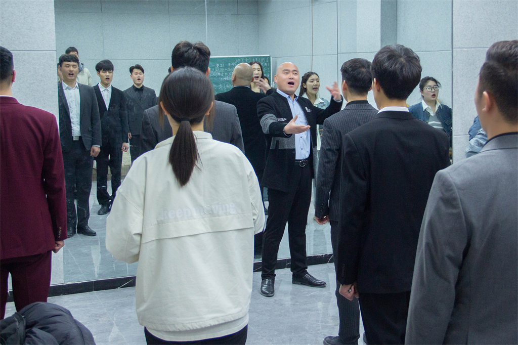 博思花艺婚庆教育，婚庆培训，花艺培训，插花培训，花艺师培训，主持人培训，商务主持人培训，花店运营培训，花店全系统营销，小白开花店，小白学主持，金玺棠婚庆酒店，金玺棠总部，郑州金麻雀教育科技有限公司