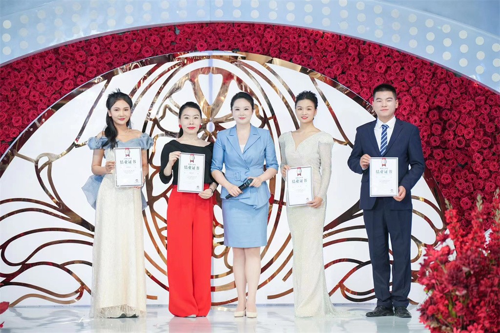 博思花艺婚庆教育，婚庆培训，花艺培训，插花培训，花艺师培训，主持人培训，商务主持人培训，花店运营培训，花店全系统营销，小白开花店，小白学主持，金玺棠婚庆酒店，金玺棠总部，郑州金麻雀教育科技有限公司