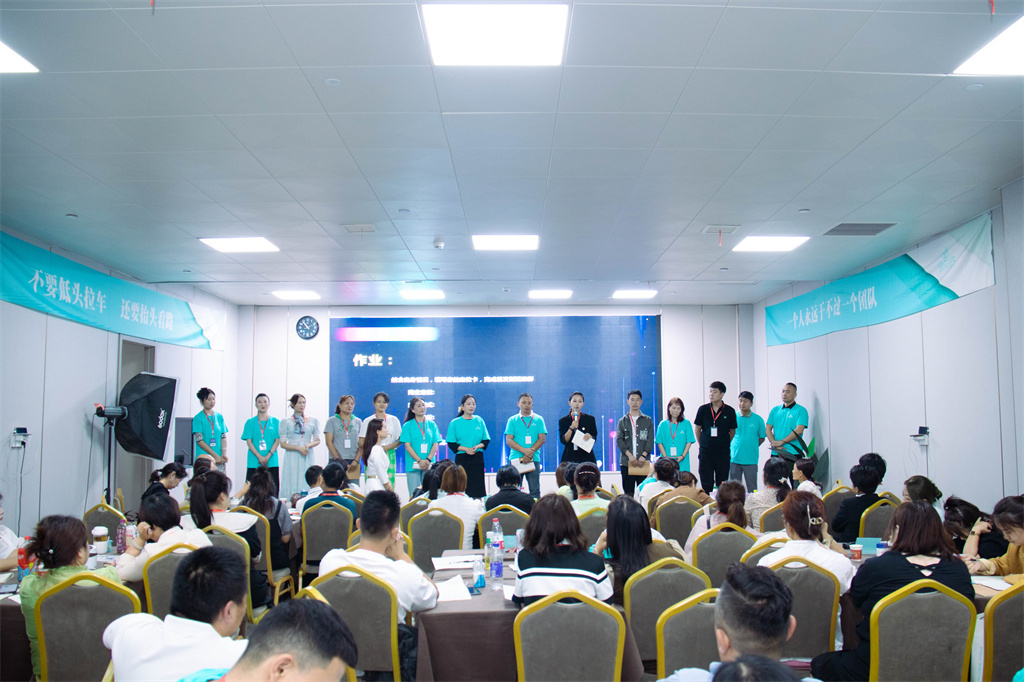 博思花艺婚庆教育，婚庆培训，花艺培训，插花培训，花艺师培训，主持人培训，商务主持人培训，花店运营培训，花店全系统营销，小白开花店，小白学主持，金玺棠婚庆酒店，金玺棠总部，郑州金麻雀教育科技有限公司