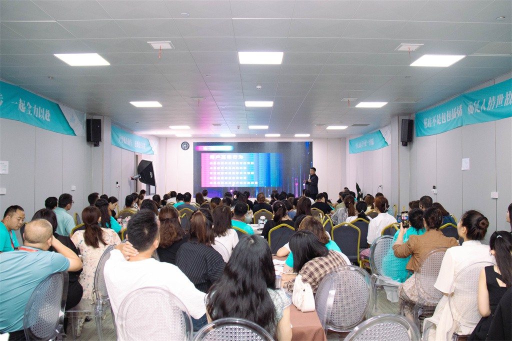 博思花艺婚庆教育，婚庆培训，花艺培训，插花培训，花艺师培训，主持人培训，商务主持人培训，花店运营培训，花店全系统营销，小白开花店，小白学主持，金玺棠婚庆酒店，金玺棠总部，郑州金麻雀教育科技有限公司