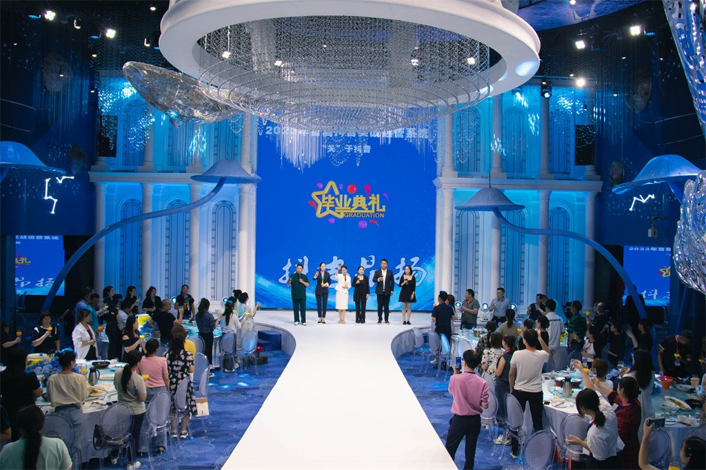 博思花艺婚庆教育，婚庆培训，花艺培训，插花培训，花艺师培训，主持人培训，商务主持人培训，花店运营培训，花店全系统营销，小白开花店，小白学主持，金玺棠婚庆酒店，金玺棠总部，郑州金麻雀教育科技有限公司