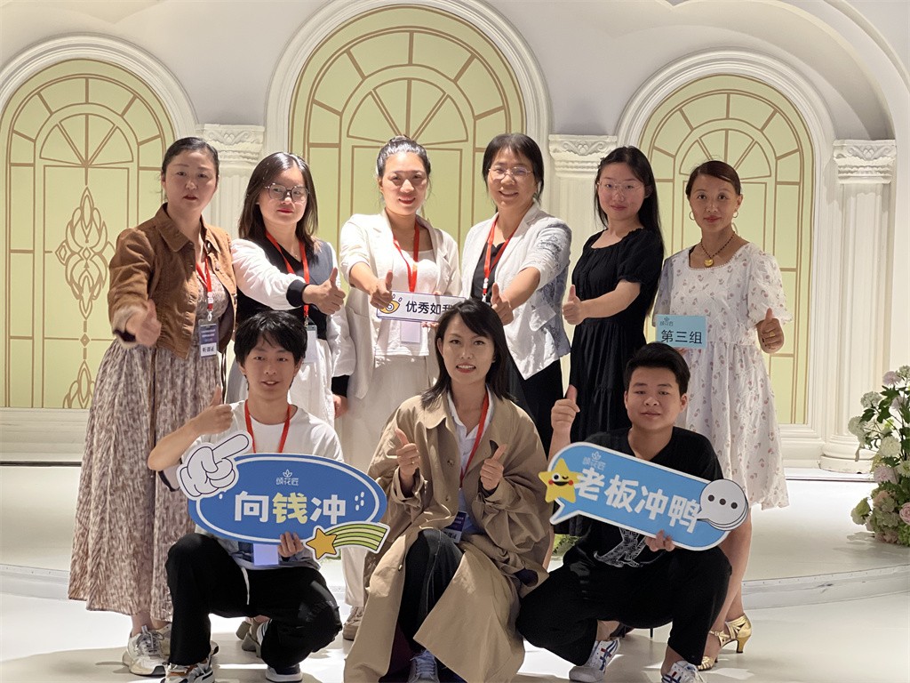 博思花艺婚庆教育，婚庆培训，花艺培训，插花培训，花艺师培训，主持人培训，商务主持人培训，花店运营培训，花店全系统营销，小白开花店，小白学主持，金玺棠婚庆酒店，金玺棠总部，郑州金麻雀教育科技有限公司