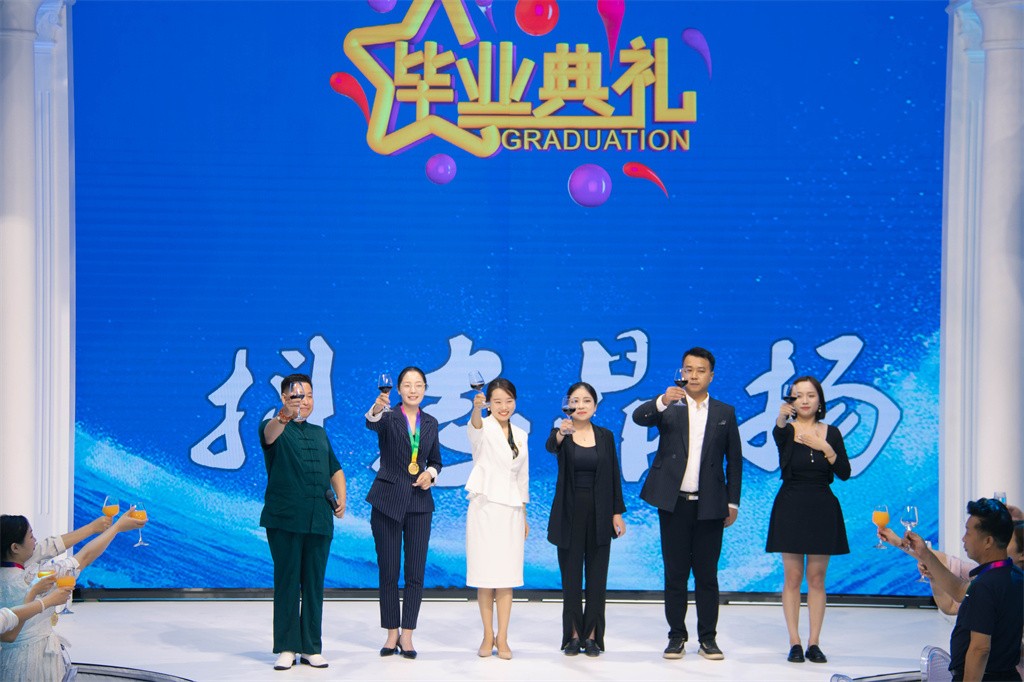 博思花艺婚庆教育，婚庆培训，花艺培训，插花培训，花艺师培训，主持人培训，商务主持人培训，花店运营培训，花店全系统营销，小白开花店，小白学主持，金玺棠婚庆酒店，金玺棠总部，郑州金麻雀教育科技有限公司