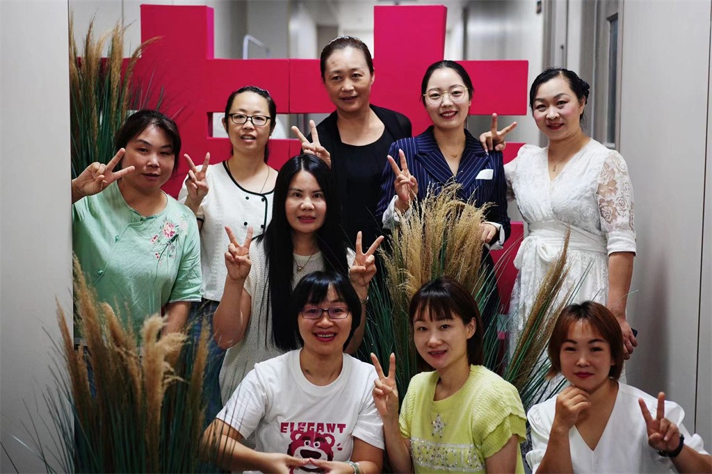 博思花艺婚庆教育，婚庆培训，花艺培训，插花培训，花艺师培训，主持人培训，商务主持人培训，花店运营培训，花店全系统营销，小白开花店，小白学主持，金玺棠婚庆酒店，金玺棠总部，郑州金麻雀教育科技有限公司